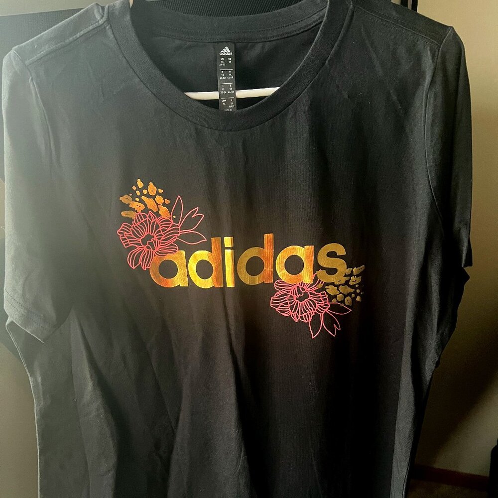Adidas T-Shirt